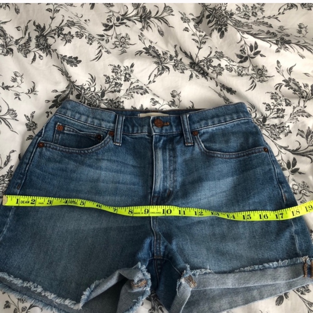 Madewell High Rise Denim Shorts in Bo Wash